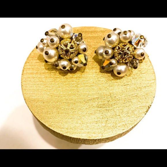 Vintage Jewelry - Crystal and Pearl Clip on Earrings.